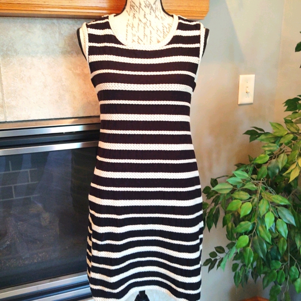 Max Studio Medium Stripped Sleeveless Dress!
